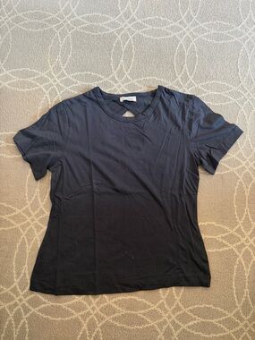 Daphne navy key hole t shirt